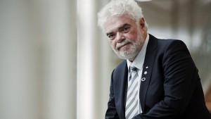 Francis Plummer está a ser reconhecido pela pesquisa que realizou em África que ajudou na compreensão da transmissão do VIH. (Canadian Press)