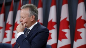 O governador do Banco do Canadá Stephen Poloz disse que a previsão do banco para a economia poderia ser aumentada com base em quanto dinheiro o governo federal pretende gastar na infraestrutura. (Chris Wattie/Reuters)