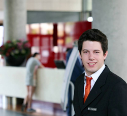 tiago-welcomer-pullman