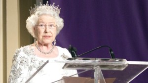 A Rainha Isabel II durante um jantar de Estado, em Toronto. 5 de julho de 2010. (Frank Gunn/The Canadian Press)