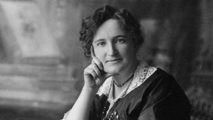 Nellie McClung é retratada. (National Archives of Canada/C.Jessop)