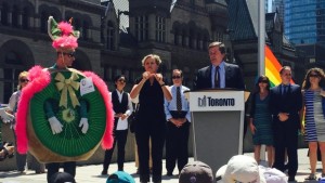 O presidente de Toronto John Tory lança o primeiro Mês do Orgulho da cidade na Câmara Municipal. (Amara McLaughlin / CBC)