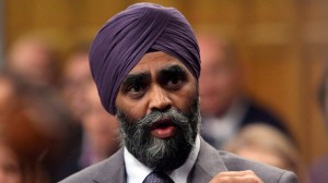 O ministro da Defesa Harjit Sajjan na Câmara dos Comuns, em Ottawa - 10 de dezembro de 2015. The Canadian Press / Fred Chartrand