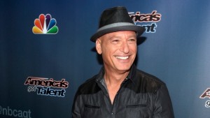 A personalidade da televisão, Howie Mandel, na passadeira vermelha do "American's Got Talent" - 6 de agosto de 2014, em Nova Iorque. (Foto de Andy Kropa / Invision / AP)
