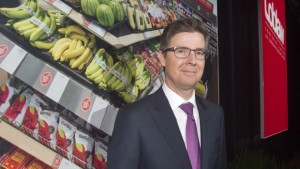 Galen G. Weston, Presidente Executivo e Presidente da Assembleia da Loblaw Limited, durante a assembleia geral anual da empresa em Toronto - 5 de maio de 2016. THE CANADIAN PRESS / Fred Thornhill