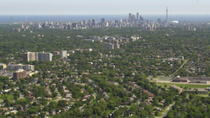 A arborização urbana de Toronto ficou classificada em quinto lugar no projeto Treepedia, à frente de Nova Iorque, de Londres e de Paris.  (Cidade de Toronto)