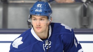 James Van Riemsdyk é o novo embaixador LGBT para os Toronto Maple Leafs. (Claus Andersen / Getty Images)