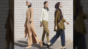 A modesta coleção de roupas de Hana Tajima estreia nas lojas Uniqlo de Toronto. (Foto cortesia da Uniqlo)