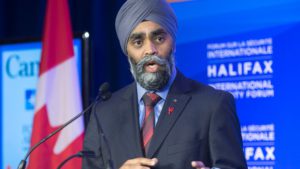 O Ministro da Defesa canadiano, Harjit Singh Sajjan, no Fórum de Segurança Internacional de Halifax - 19 de novembro de 2015. (Andrew Vaughan / THE CANADIAN PRESS)