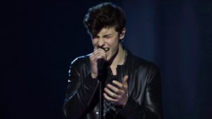 Shawn Mendes atua na cerimónia dos prémios Juno - 2 de abril de 2017, em Otava (THE CANADIAN PRESS/Sean Kilpatrick)