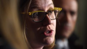 Karina Gould, ministra das instituições democráticas, disse que o governo iniciará consultas para evitar ameaças à democracia do Canadá. (Sean Kilpatrick / Canadian Press)