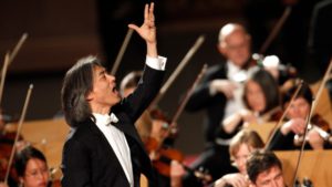 Kent Nagano disse que queria organizar o evento gratuito como um gesto de "solidariedade e amizade" com a comunidade de Pierrefonds-Roxboro. (Pier Paolo Cito / Associated Press)