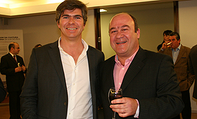 Gonçalo Rebelo de Almeida do Grupo Vila Galé com Daniel Queirós do Turismo do Algarve, durante a confraternização no consulado português de Toronto