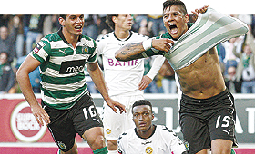Rojo marcou o 2-1, festejou e viu o cartão amarelo
