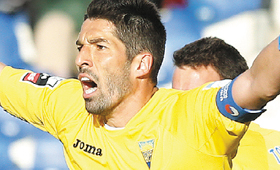 Steven Vitória nos planos da águia
