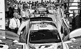 Sébastien Ogier e Julien Ingrassia (VW) festejam a vitória no Rali de Portugal