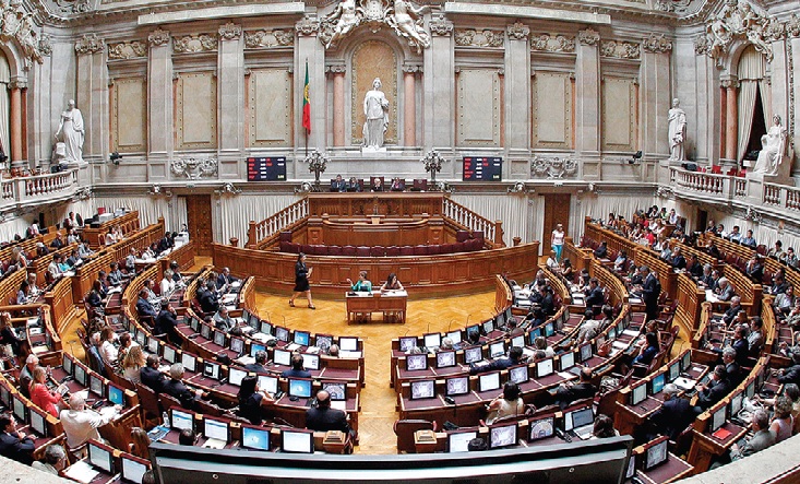 402 POLÍTICOS TÊM PENSÕES VITALÍCIAS