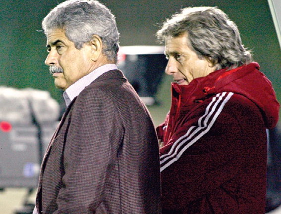 Luís Filipe Vieira ouviu a SAD benfiquista, mas decidiu ser ele a tomar a decisão sobre a continuidade do treinador Jorge Jesus