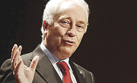 Carlos Costa fez um discurso cheio de metáfora para deixar mensagem aos atores políticos