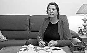 Elsa Carvão pretende rifar uma moradia em Terrugem, no concelho de Elvas, até dezembro de 2013. Já vendeu mil rifas, mas precisa de 15 mil.