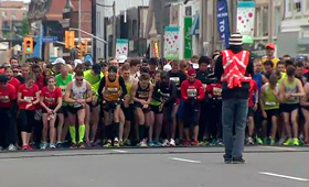 Corredores preparam-se para iniciar os 10 Km da Sporting Life, em Toronto. (CityNews)