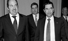 Santos Pereira e Vítor Gaspar dizem que a “hora é de investir”