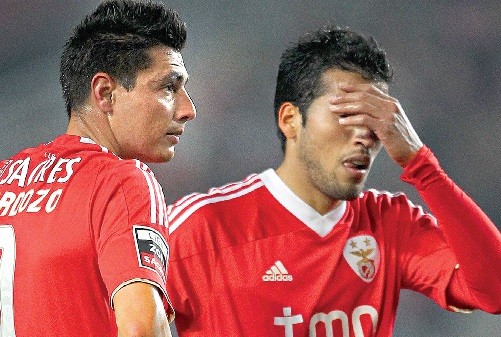 Cardozo e Garay são dois dos jogadores que podem deixar o Benfica no mercado de verão
