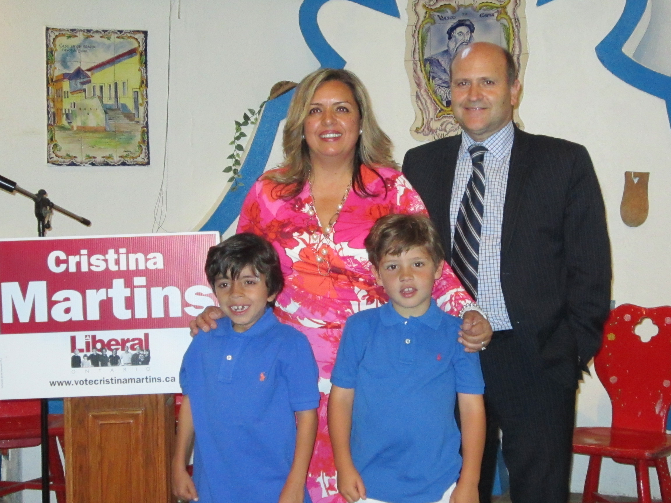 Cristina Martins junto do marido Fernando Martins e dos filhos David José e André Daniel