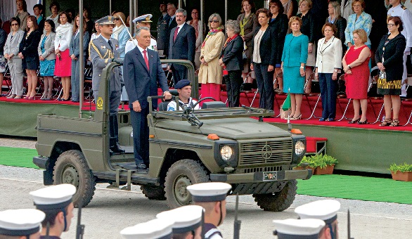 Desfile. Cavaco Silva passou em revista os militares e assistiu ao desfile dos três Ramos das Forças Armadas.