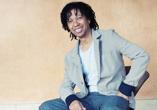 Djavan promete “muita interação” entre palco e plateia