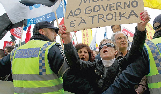 46% dos cortes na despesa são suportados por funcionários públicos