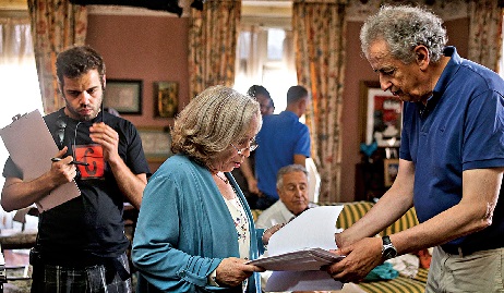 Maria do Céu Guerra com o realizador. Nicolau Breyner ao fundo Maria do Céu Guerra com o realizador. Nicolau Breyner ao fundo