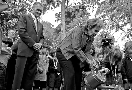 Cavaco Silva disse ontem no Jardim Botânico Tropical que “há muita riqueza a explorar na terra”
