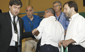 Antes da final da Taça em andebol, Bruno de Carvalho virou costas a Adelino Caldeira