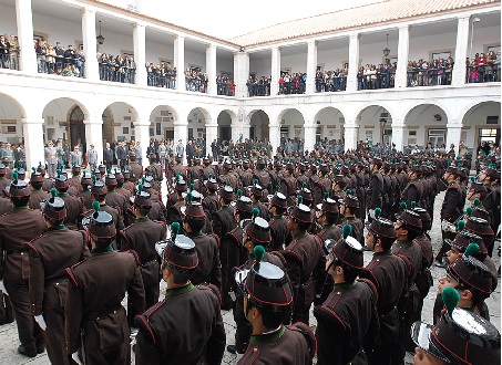 O Colégio Militar vai receber as alunas do Instituto de Odivelas no próximo ano letivo