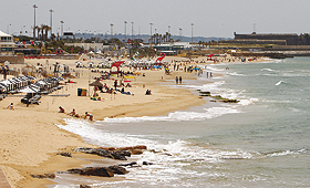 Poucos banhistas foram ontem até à praia de Carcavelos