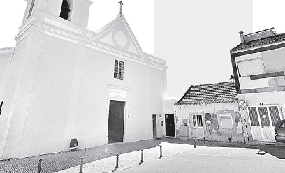 A igreja de Paio Pires está, por agora, a cargo do padre Júlio A igreja de Paio Pires está, por agora, a cargo do padre Júlio