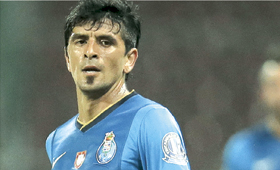 LUCHO GONZÁLEZ PROCURA ADAPTAR-SE ÀS NOVAS FUNÇÕES DE NÚMERO 10