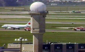 Um voo da Air Canada com destino a Newark fez uma aterragem de emergência no aeroporto Pearson - 30 de agosto de 2012. (CityNews)