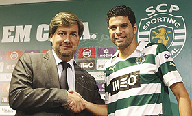 O lateral-direito Welder (22 anos) e o médio Gerson Magrão (28) são os dois novos reforços do Sporting para 2013/14