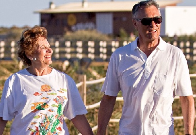 Cavaco Silva em passeio com a sua mulher em Albufeira