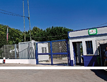 Enquanto decorrem as obras, os alunos do Monte da Caparica têm aulas nestes contentores