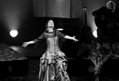 Katia Guerreiro, fotografada no dia 15de junho passado, no concerto que deu no Olympia de Paris (foto - direitos reservados)