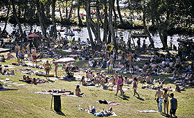 O CENÁRIO IDÍLICO JUNTO AO RIO TABOÃO é o que faz a diferença, para além dos concertos, do Festival de Paredes de Coura