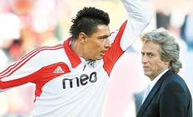 Na final da Taça, Cardozo empurrou Jesus e culpou o técnico