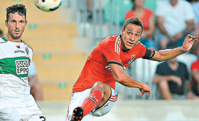 Rodrigo fez 3 golos em 8 minutos