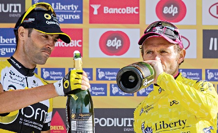 Gustavo Veloso (OFM) e Rui Sousa (Efapel), ontem, no final da etapa que terminou na Torre