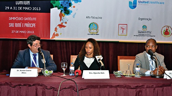 Presidente do Infarmed, em Luanda, a falar da criação do Fórum das Agências Reguladoras do Medicamento do Espaço Lusófono