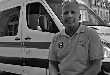 João Manta é condutor de ambulâncias de transporte e está há um ano à espera da nova carta João Manta é condutor de ambulâncias de transporte e está há um ano à espera da nova carta