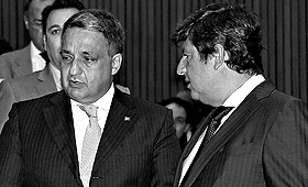 O ministro Paulo Macedo (à esquerda) como presidente do Infarmed, Eurico Castro Alves (MANUEL DE ALMEIDA / LUSA)